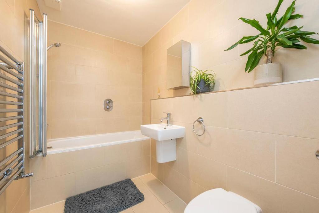 Luxury 4 Bedroom Flat With Stunning Shard View From Terrace In Central London! Next To Station, Sleeps 9 Phòng bức ảnh